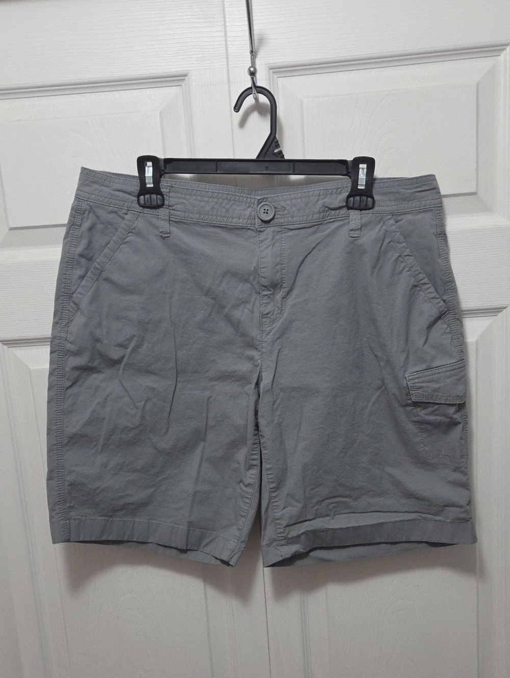 DKNY Size 16 Women's Light Gray Cargo Bermuda Shorts